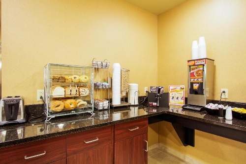 Cobblestone Inn & Suites - Corry image 13