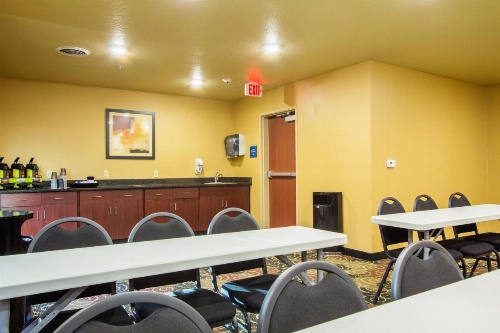 Cobblestone Inn & Suites - Corry image 6